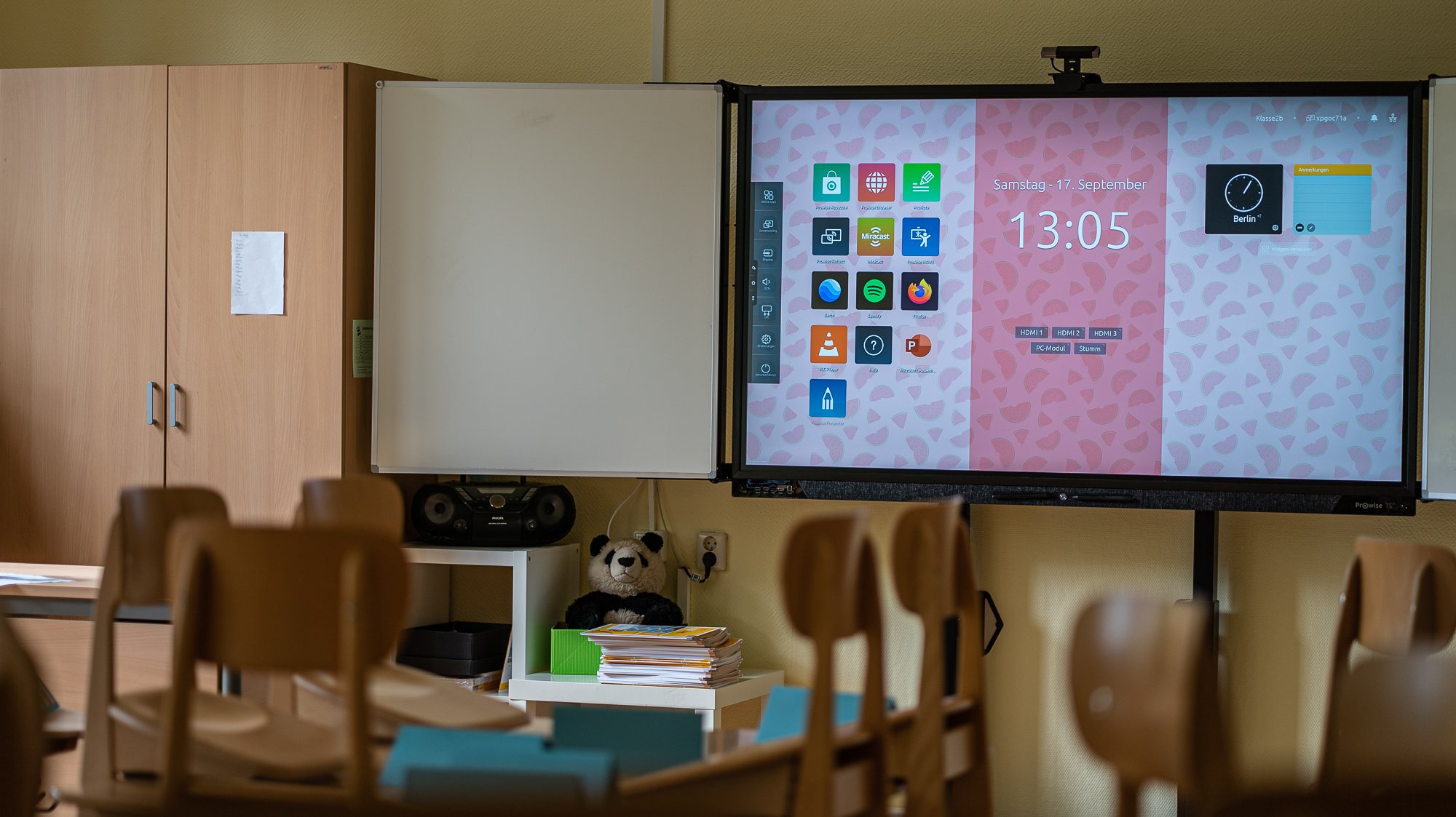 Klassenzimmer mit Smartboard